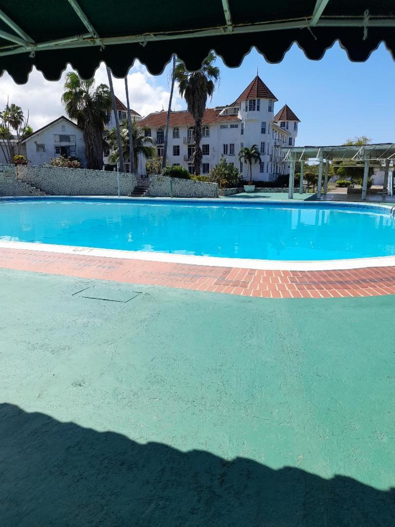 Sea Castles La Vue Apartment Montego Bay Exterior photo